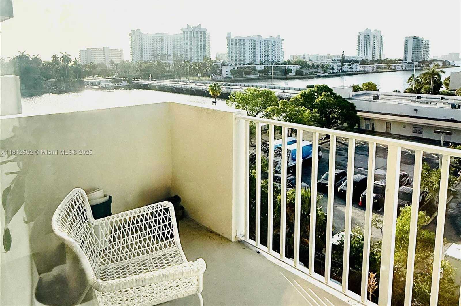 Small Image of 1455 NORTH TREASURE DR #6C, North Bay Village Number 5