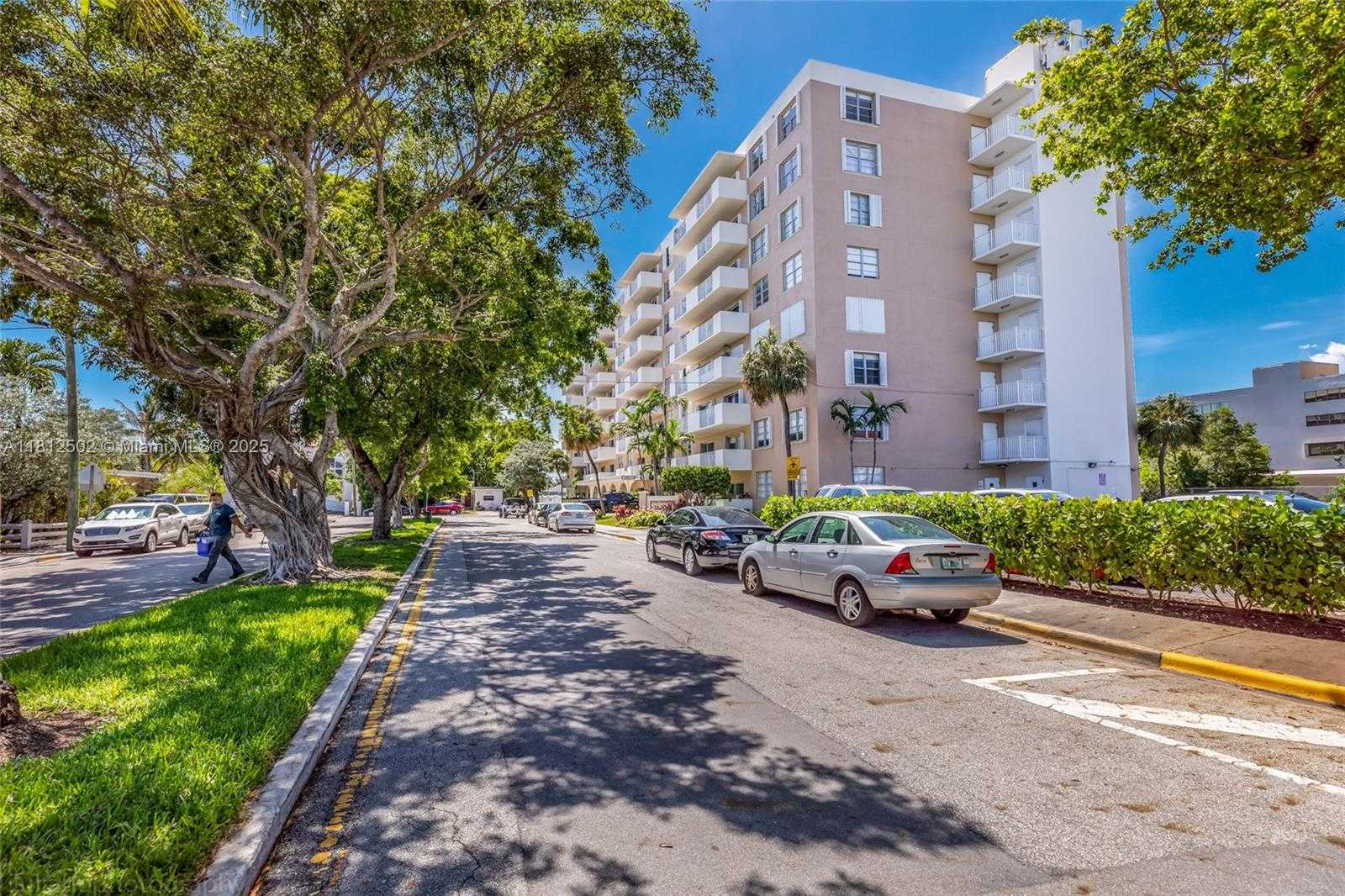Small Image of 1455 NORTH TREASURE DR #6C, North Bay Village Number 6