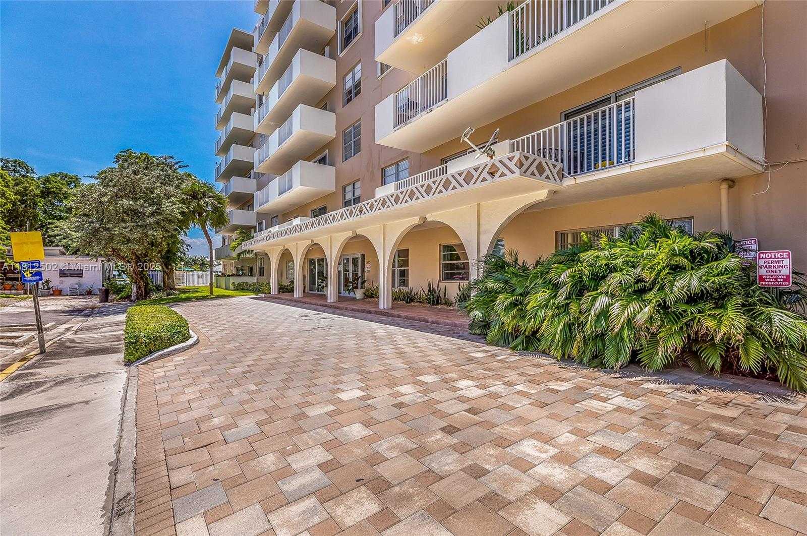 Small Image of 1455 NORTH TREASURE DR #6C, North Bay Village Number 7