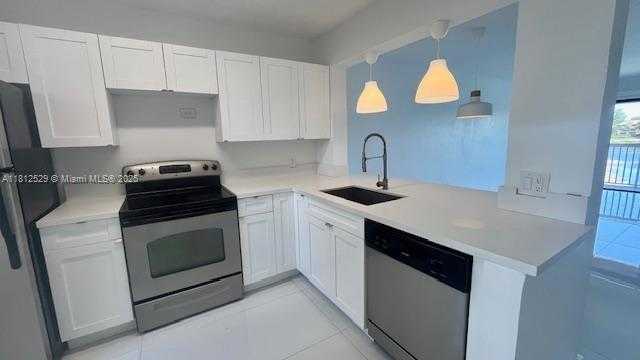Small Image of 5200 NW 31st Ave, Fort Lauderdale, FL 33309, USA Number 2