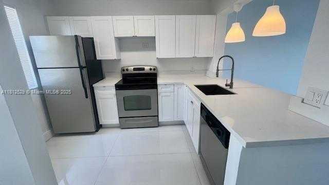 Small Image of 5200 NW 31st Ave, Fort Lauderdale, FL 33309, USA Number 3