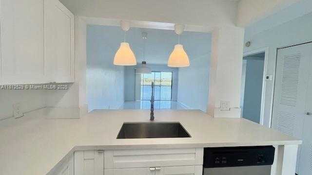 Small Image of 5200 NW 31st Ave, Fort Lauderdale, FL 33309, USA Number 4