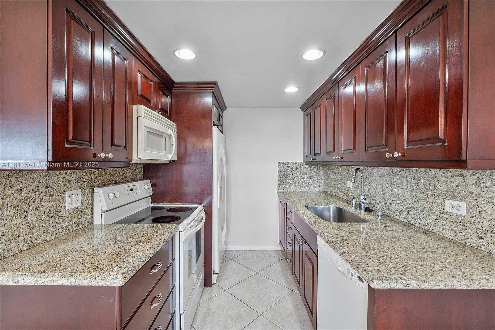 Small Image of 3116 NEWPORT U #3116, Deerfield Beach Number 12