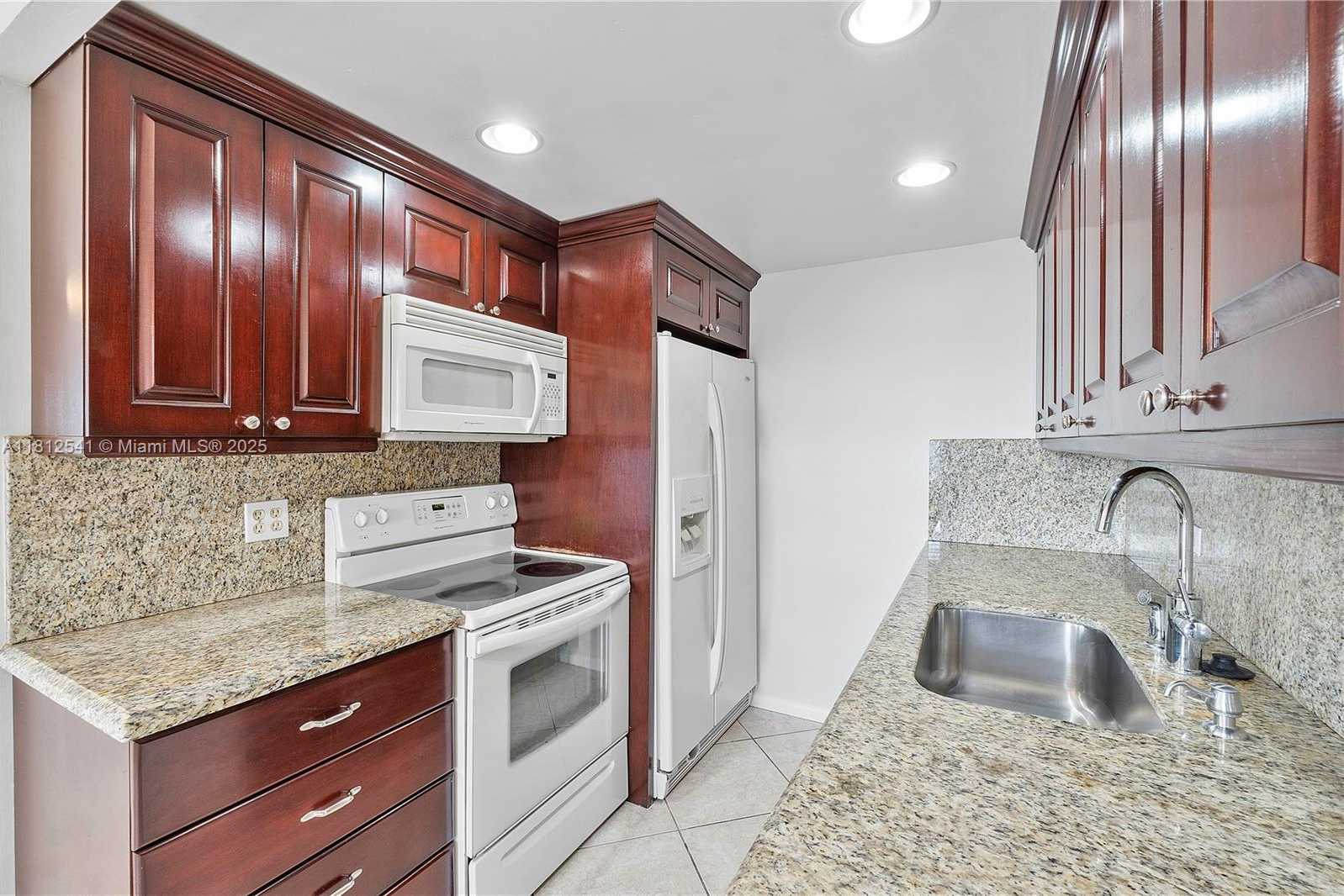 Small Image of 3116 NEWPORT U #3116, Deerfield Beach Number 3