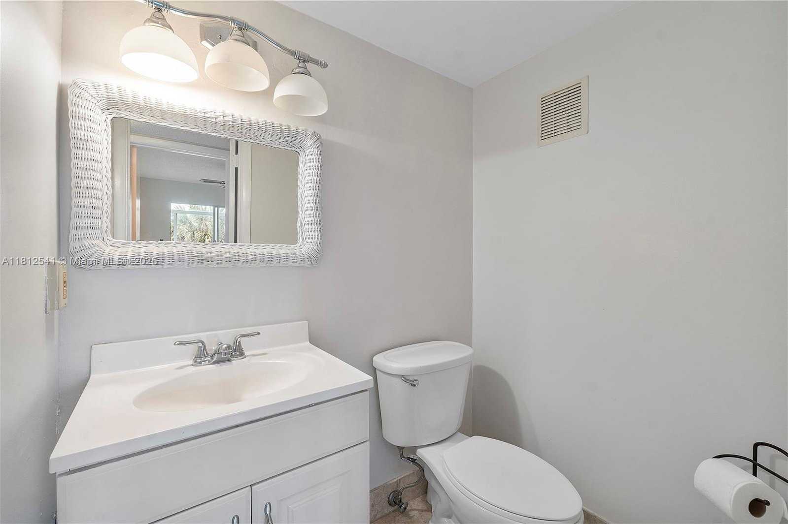 Small Image of 3116 NEWPORT U #3116, Deerfield Beach Number 9