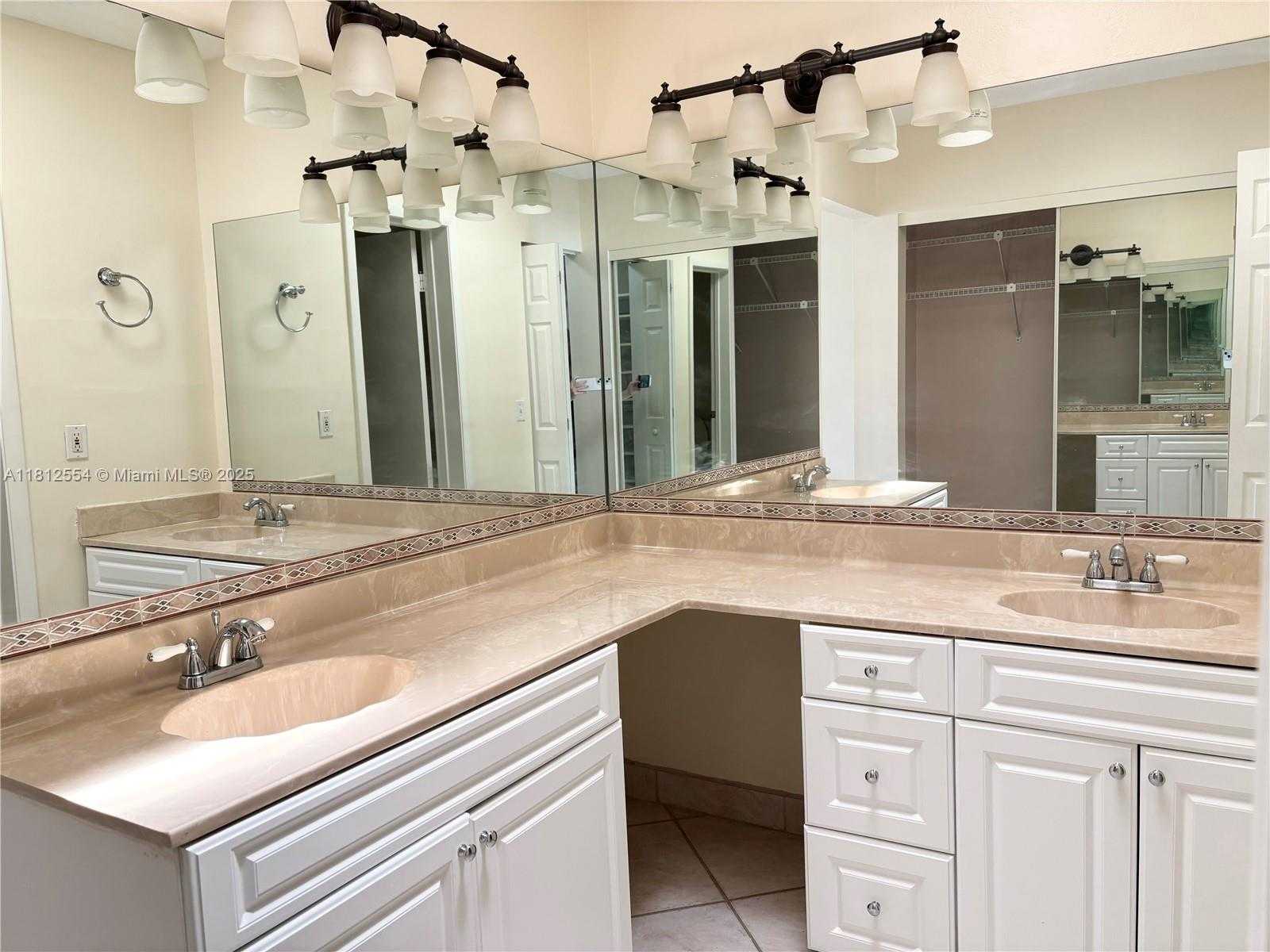 Small Image of 3564 MAGELLAN CIR #213-1, Aventura Number 14