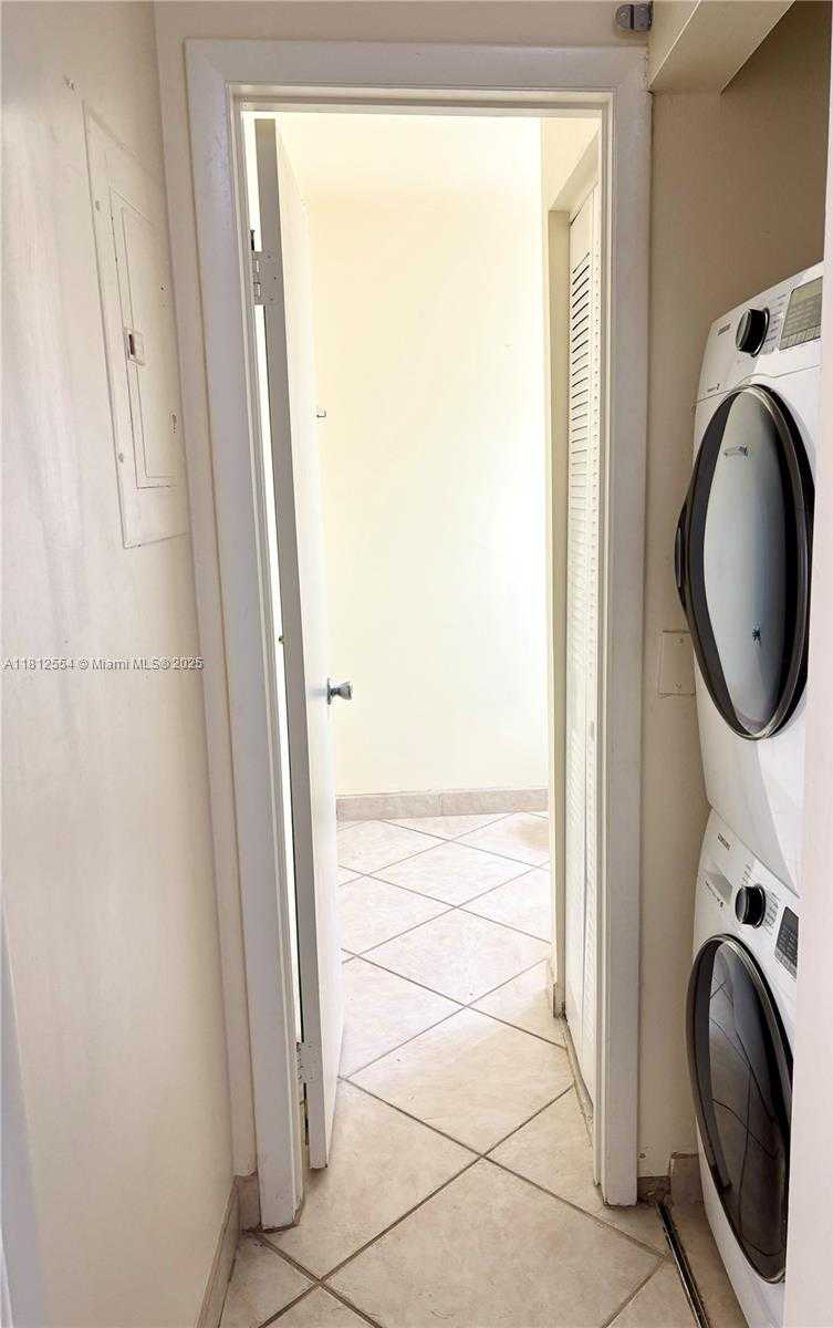 Small Image of 3564 MAGELLAN CIR #213-1, Aventura Number 19