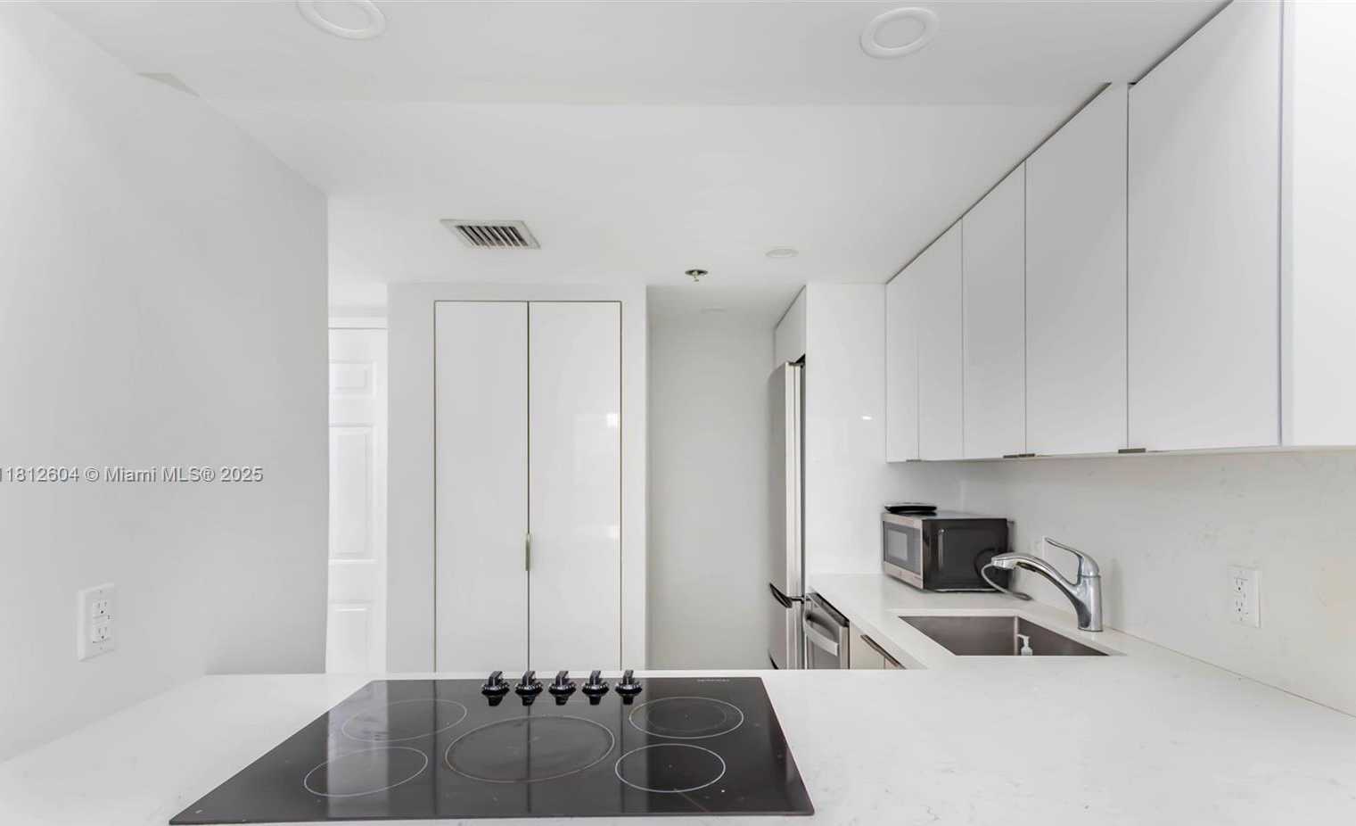 Small Image of 540 BRICKELL KEY DR #1809, Miami Number 13