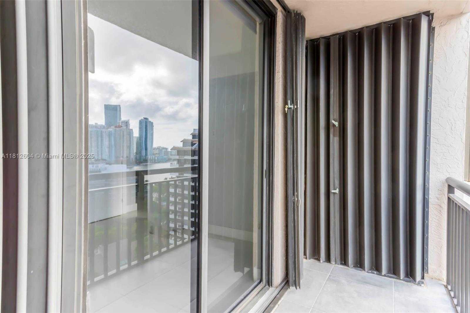 Small Image of 540 BRICKELL KEY DR #1809, Miami Number 20