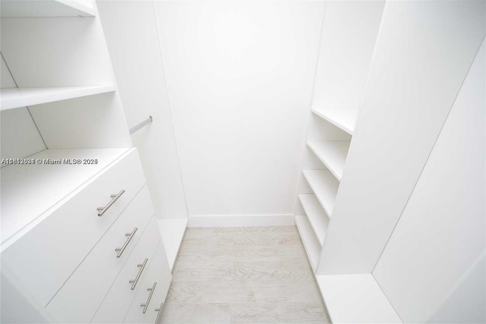 Small Image of 1300 BRICKELL BAY DR #1006, Miami Number 10