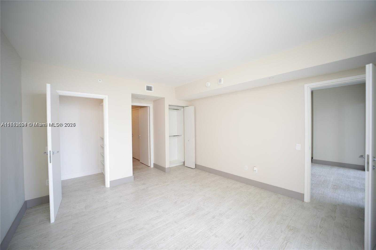 Small Image of 1300 BRICKELL BAY DR #1006, Miami Number 2