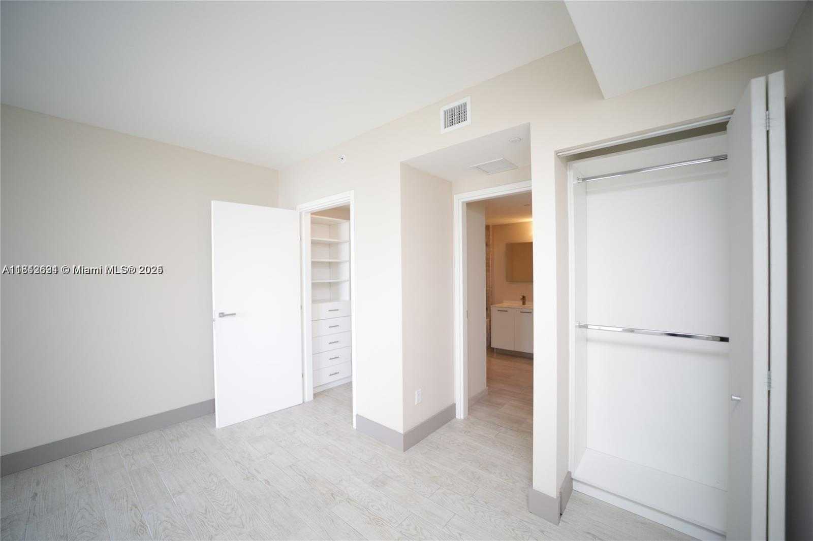 Small Image of 1300 BRICKELL BAY DR #1006, Miami Number 3