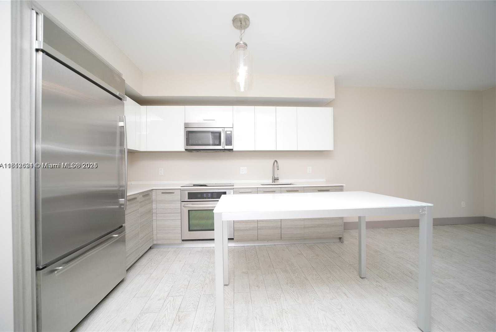 Small Image of 1300 BRICKELL BAY DR #1006, Miami Number 4