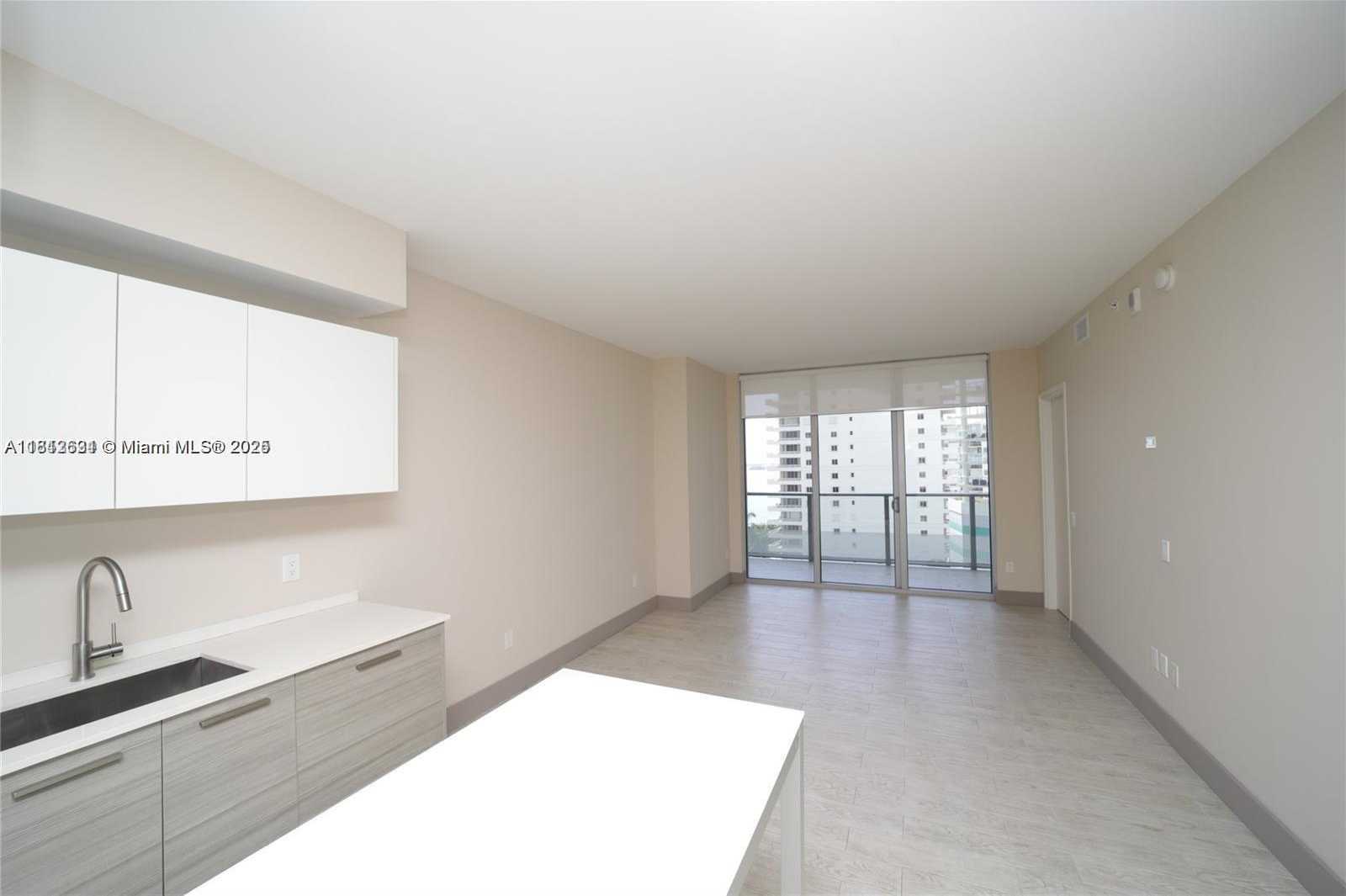 Small Image of 1300 BRICKELL BAY DR #1006, Miami Number 5