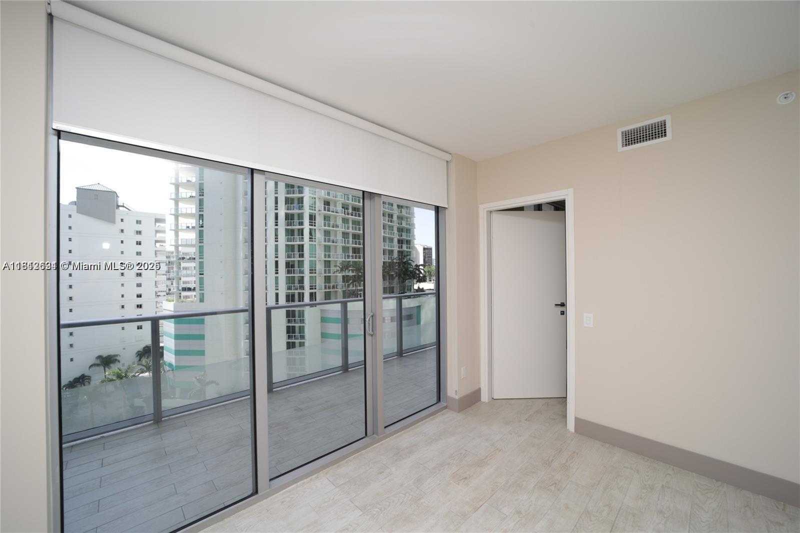 Small Image of 1300 BRICKELL BAY DR #1006, Miami Number 7
