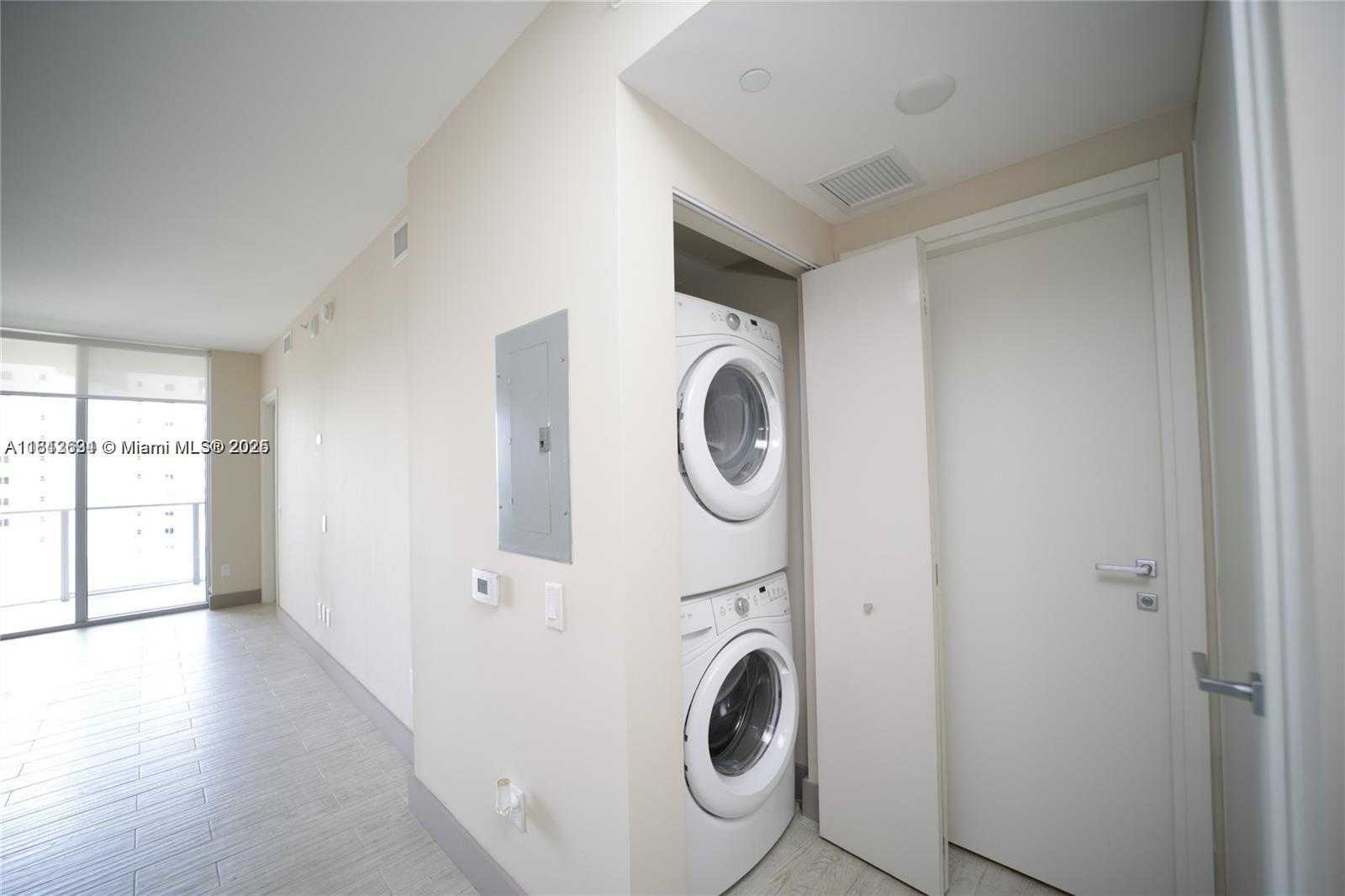 Small Image of 1300 BRICKELL BAY DR #1006, Miami Number 8