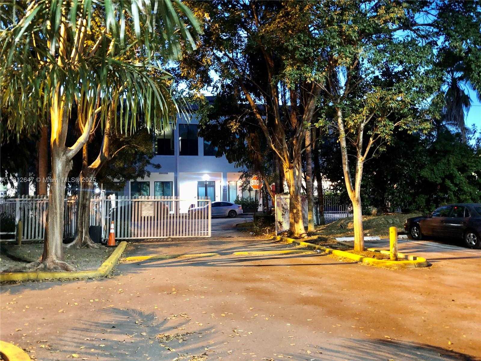 Small Image of 17255 SOUTH WEST 95TH AVE #D-349, Palmetto Bay Number 27