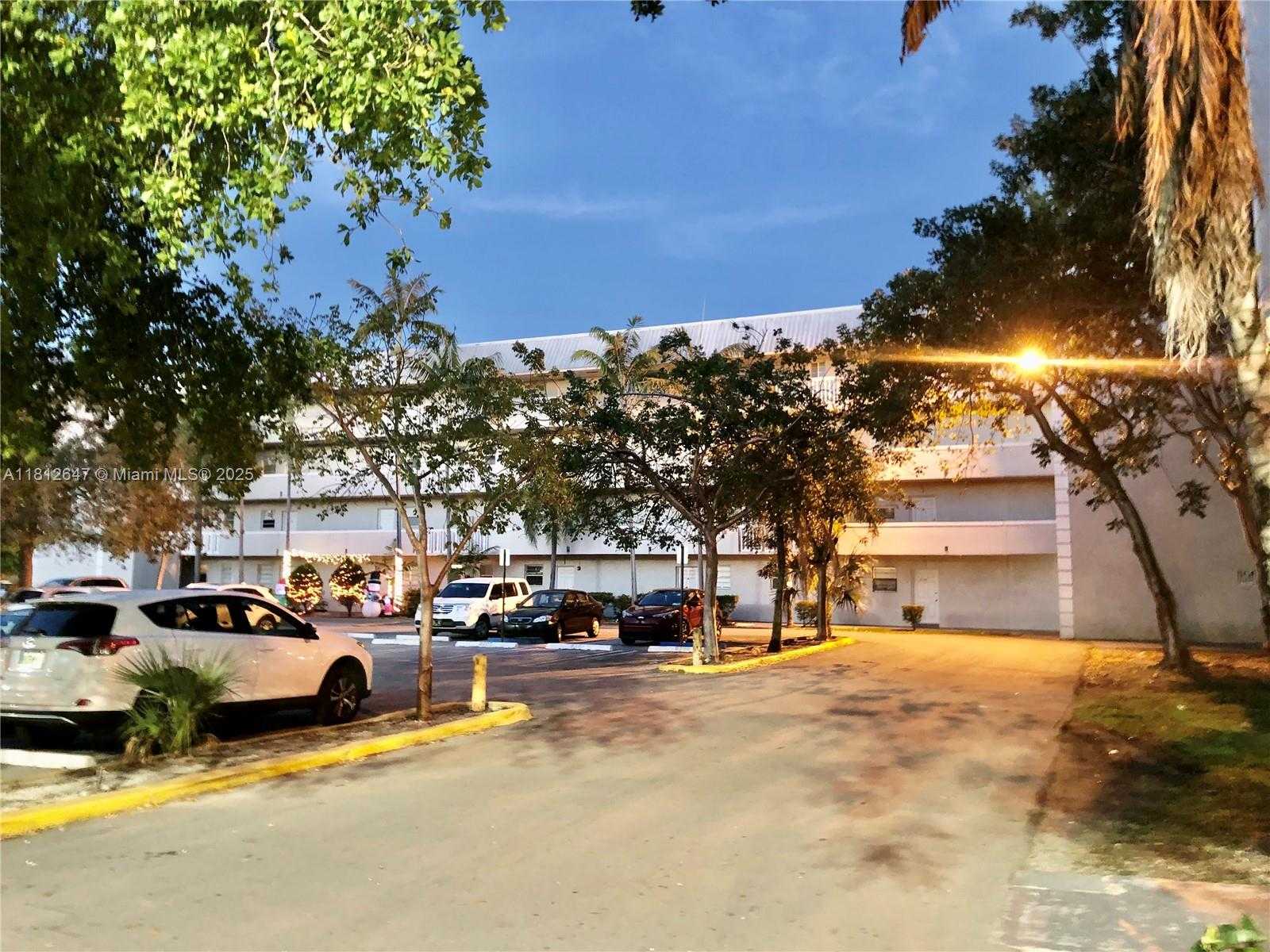 Small Image of 17255 SOUTH WEST 95TH AVE #D-349, Palmetto Bay Number 29