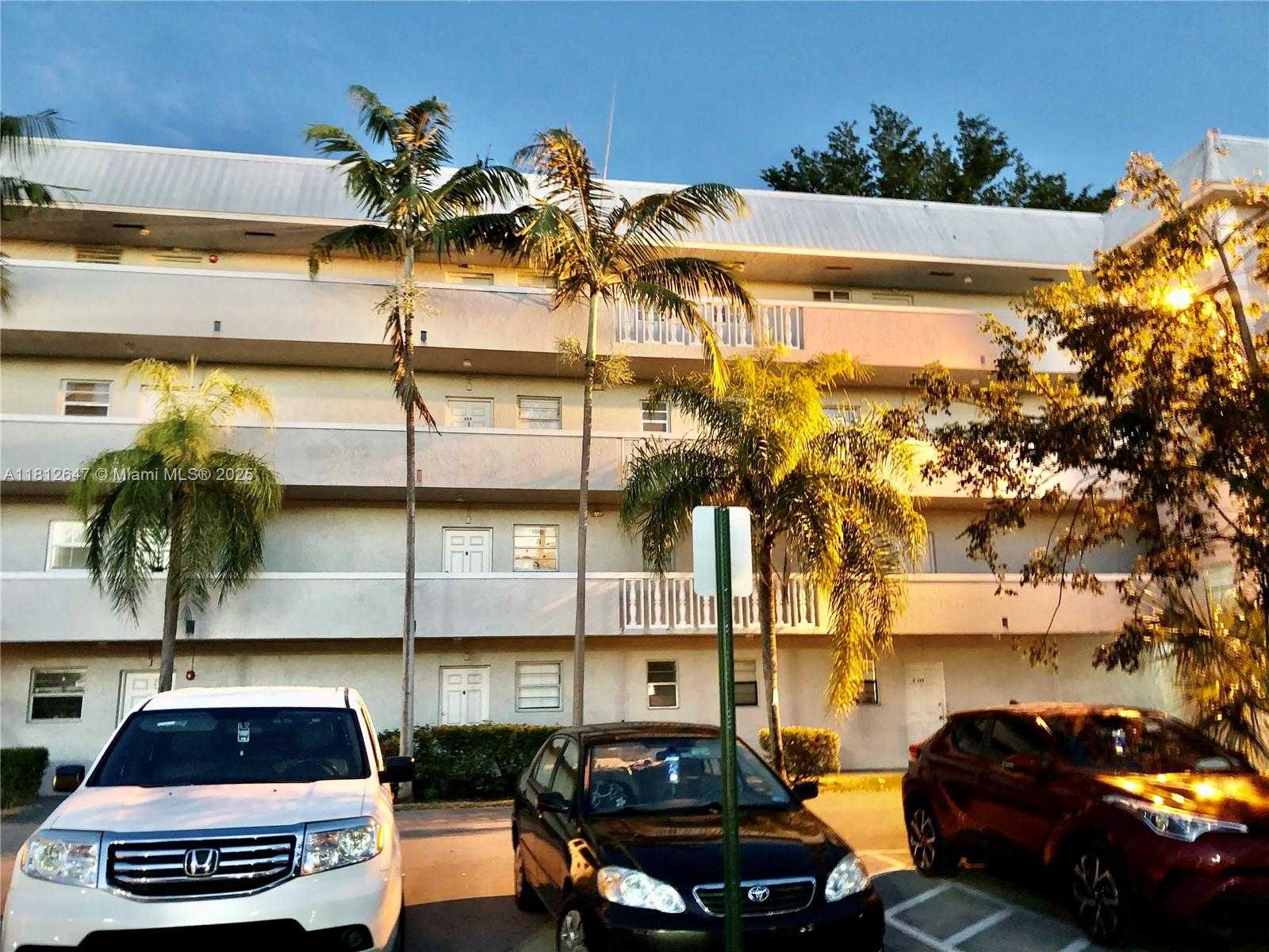 Small Image of 17255 SOUTH WEST 95TH AVE #D-349, Palmetto Bay Number 4