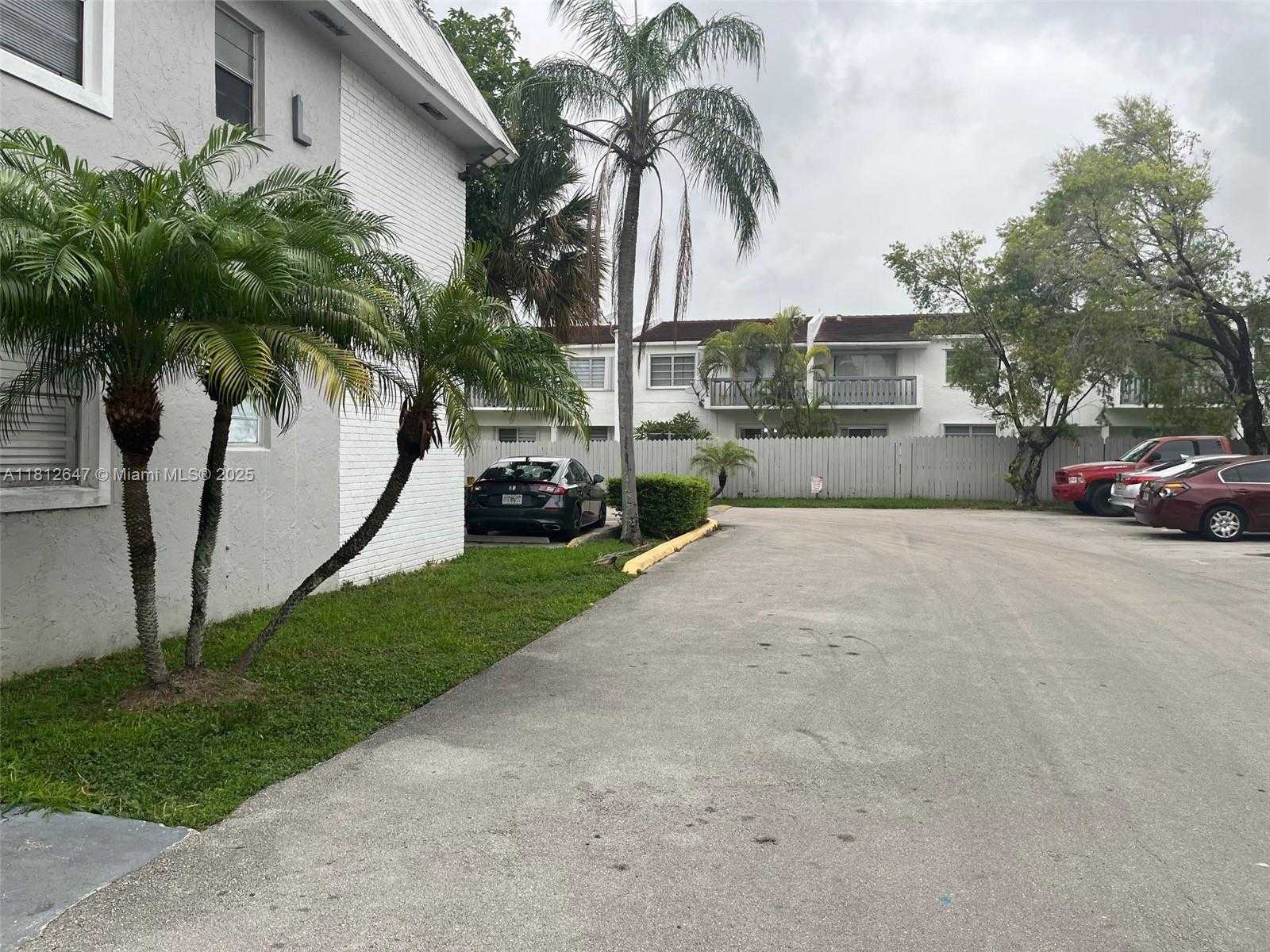 Small Image of 17255 SOUTH WEST 95TH AVE #D-349, Palmetto Bay Number 54