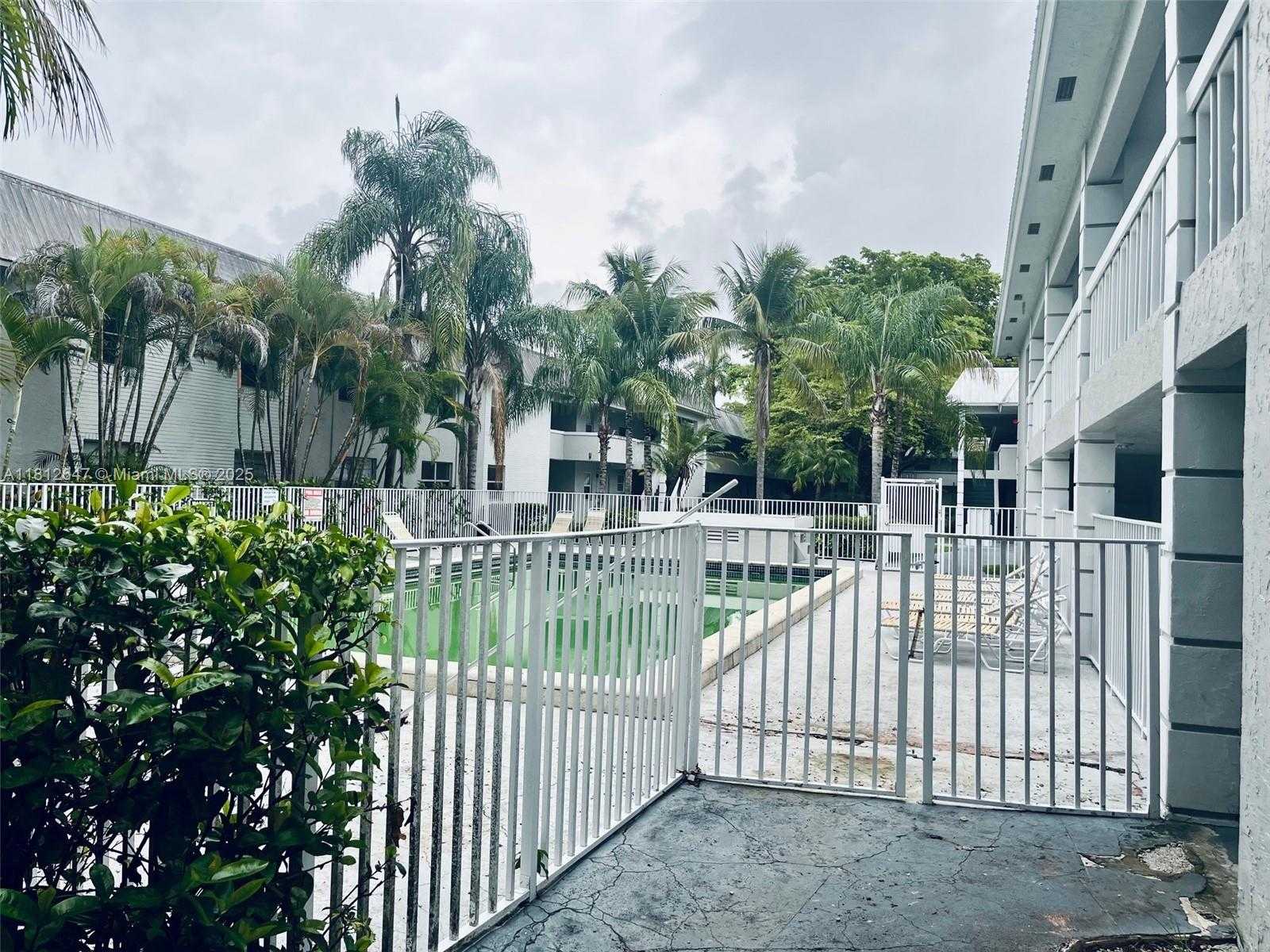 Small Image of 17255 SOUTH WEST 95TH AVE #D-349, Palmetto Bay Number 56