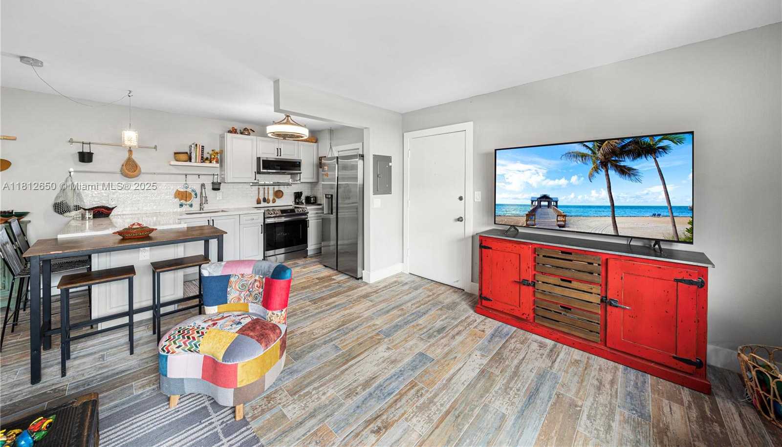 Small Image of 1614 WEST AVE #306, Miami Beach Number 3