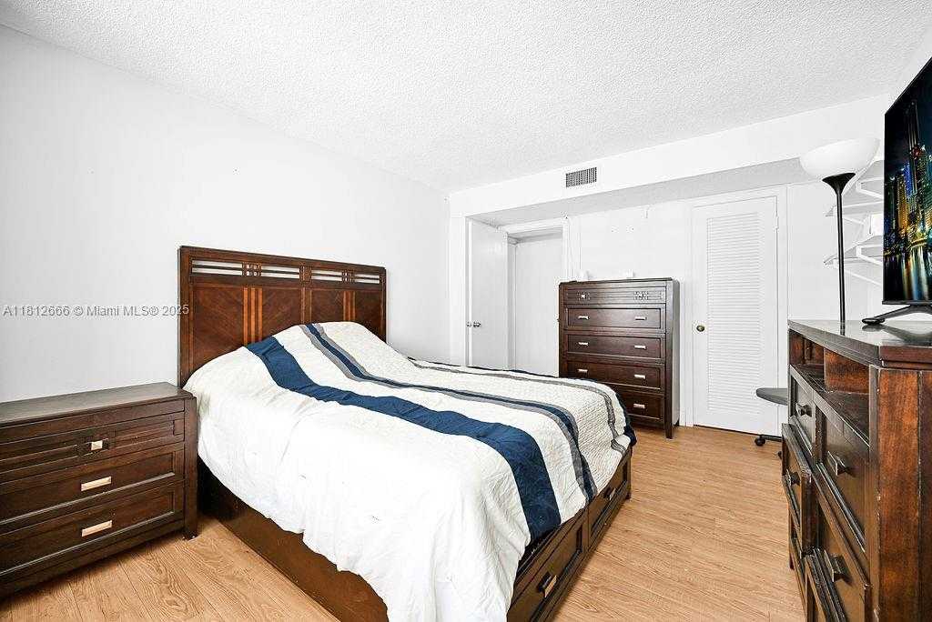 Small Image of 18041 BISCAYNE BLVD #1201, Aventura Number 11