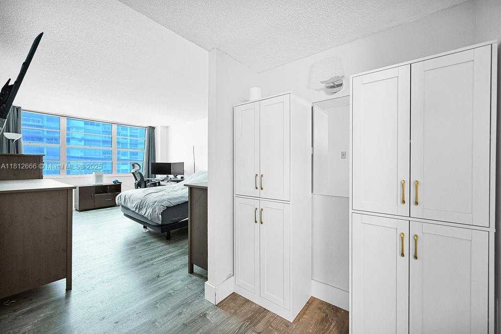 Small Image of 18041 BISCAYNE BLVD #1201, Aventura Number 14