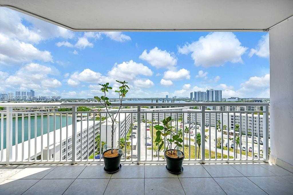 Small Image of 18041 BISCAYNE BLVD #1201, Aventura Number 24
