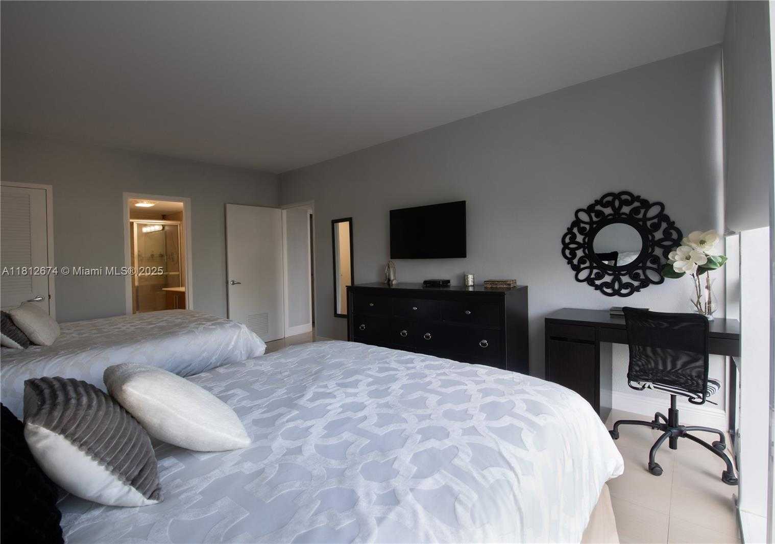 Small Image of 10275 COLLINS AVE #330, Bal Harbour Number 38