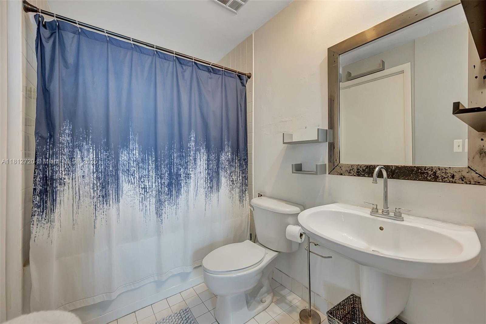 Small Image of 10 S River Dr, Miami, FL 33130, USA Number 13