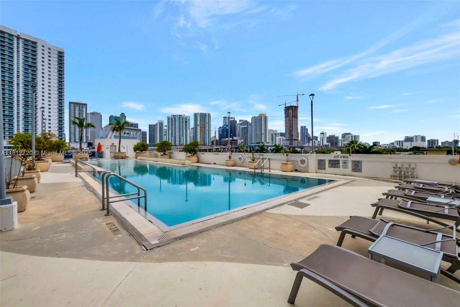 Small Image of 10 S River Dr, Miami, FL 33130, USA Number 15