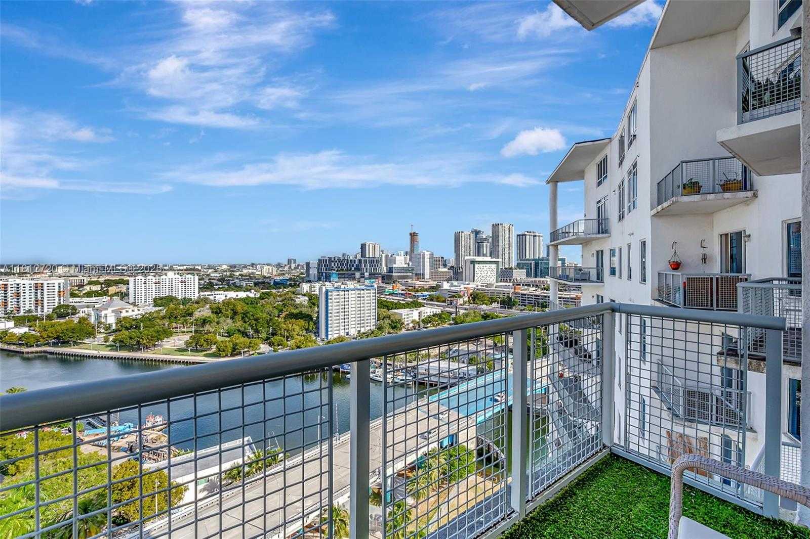 Small Image of 10 S River Dr, Miami, FL 33130, USA Number 4