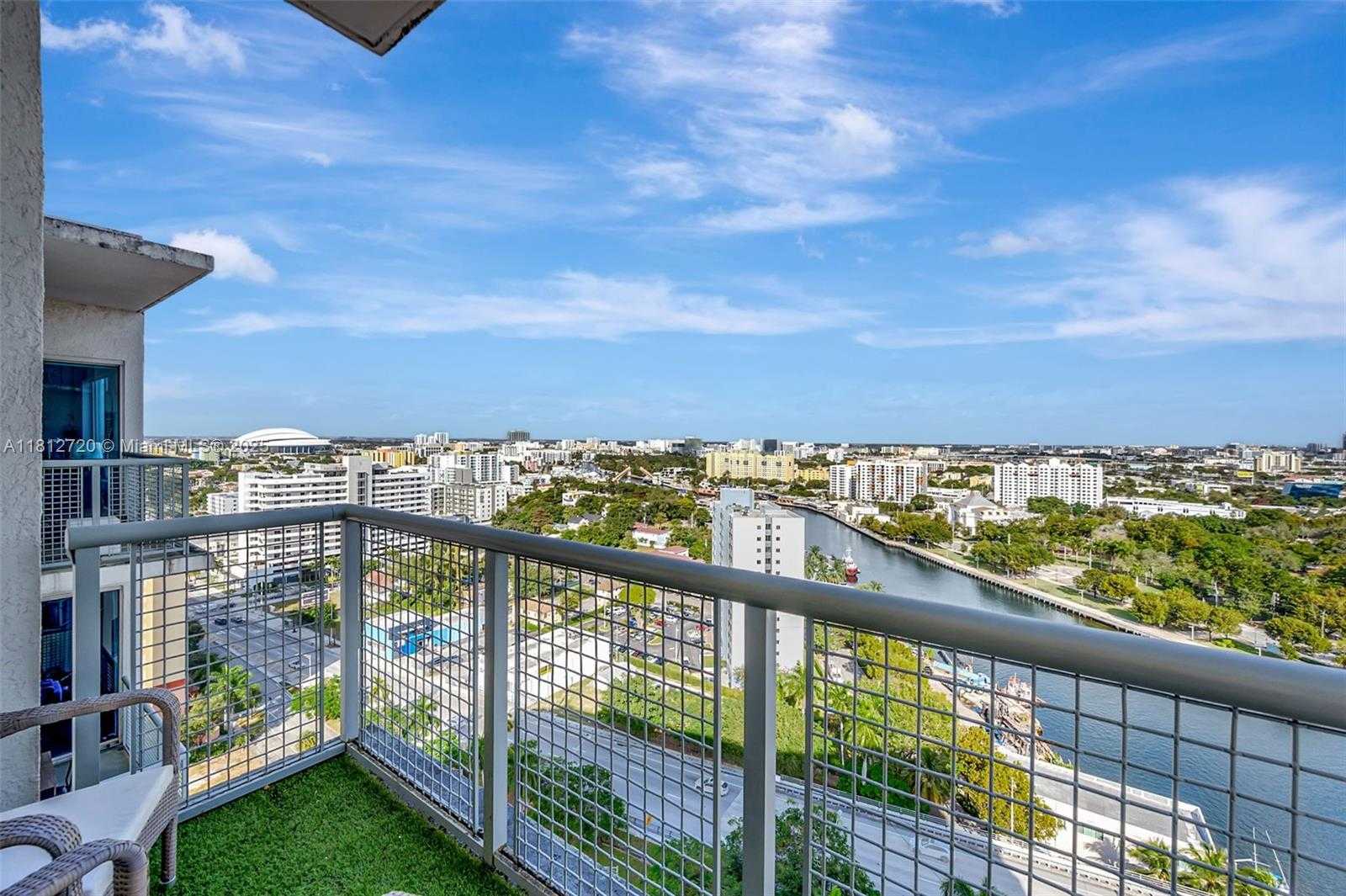 Small Image of 10 S River Dr, Miami, FL 33130, USA Number 5