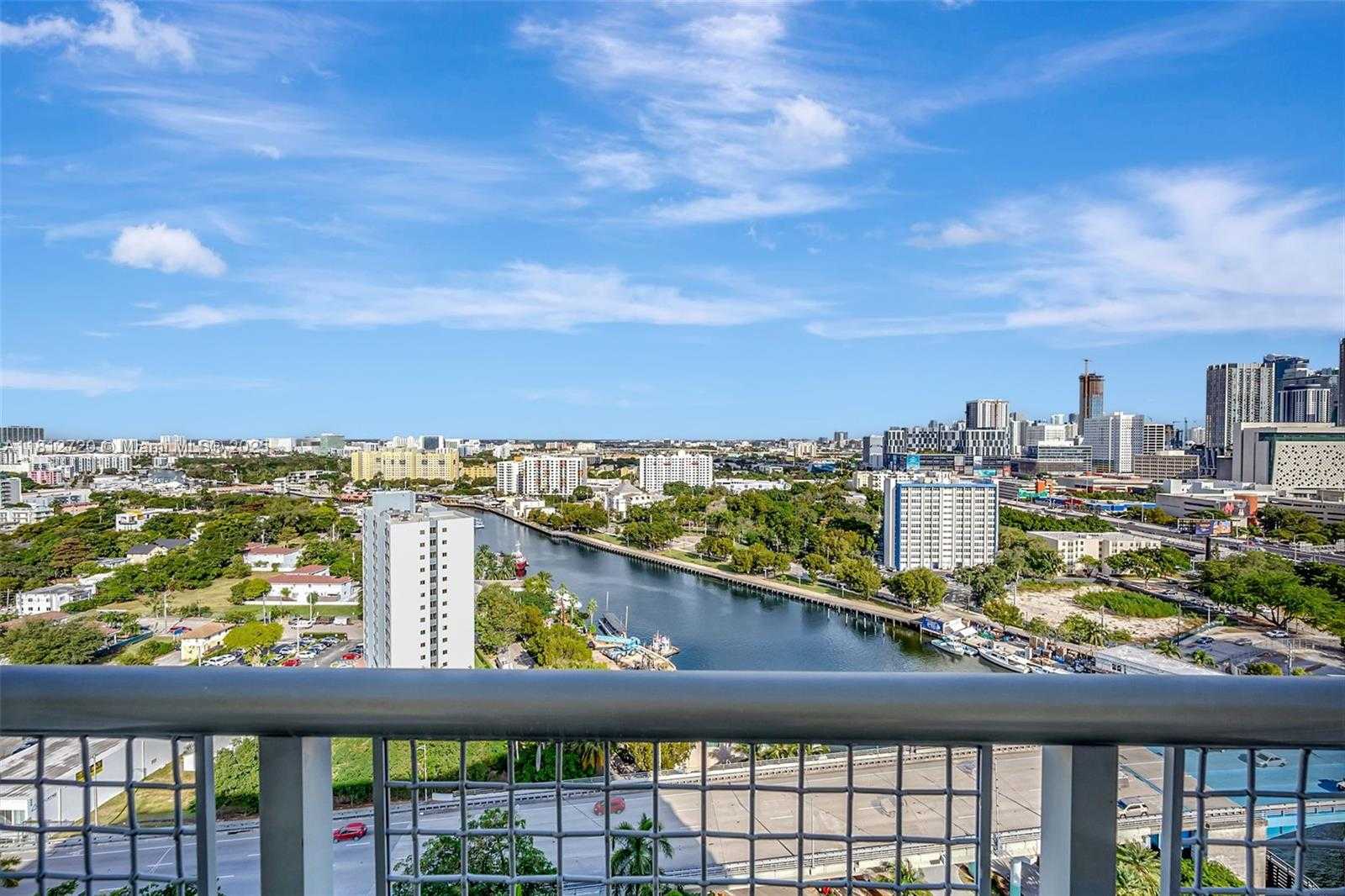 Small Image of 10 S River Dr, Miami, FL 33130, USA Number 6