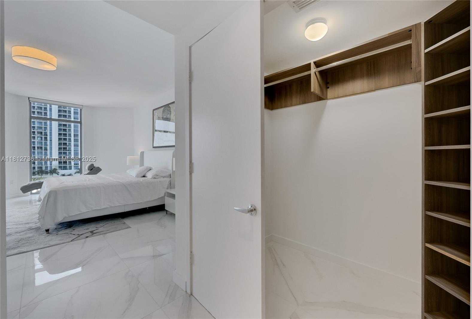Small Image of 17301 BISCAYNE BLVD #605, North Miami Beach Number 14