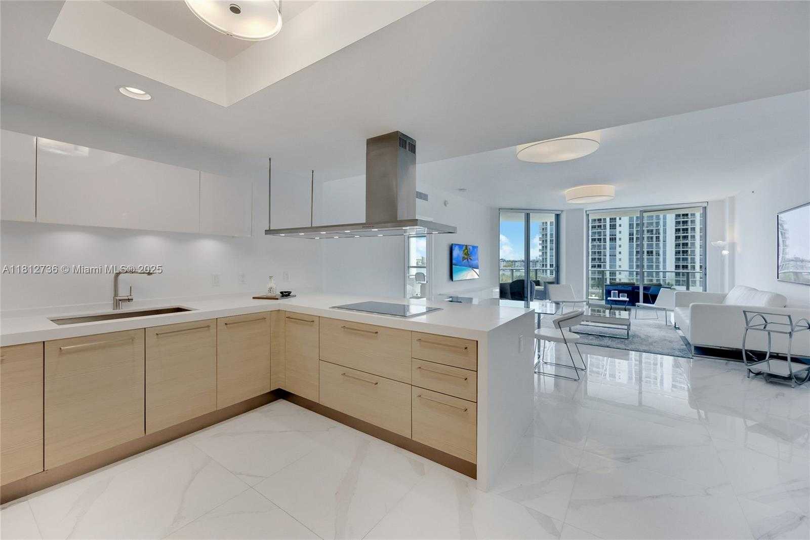 Small Image of 17301 BISCAYNE BLVD #605, North Miami Beach Number 3