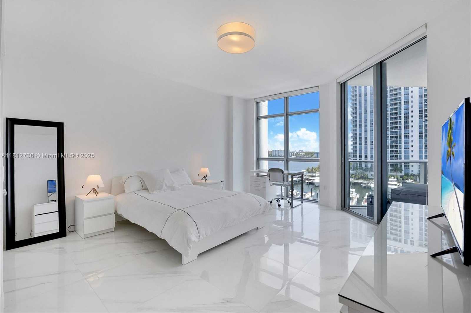 Small Image of 17301 BISCAYNE BLVD #605, North Miami Beach Number 4