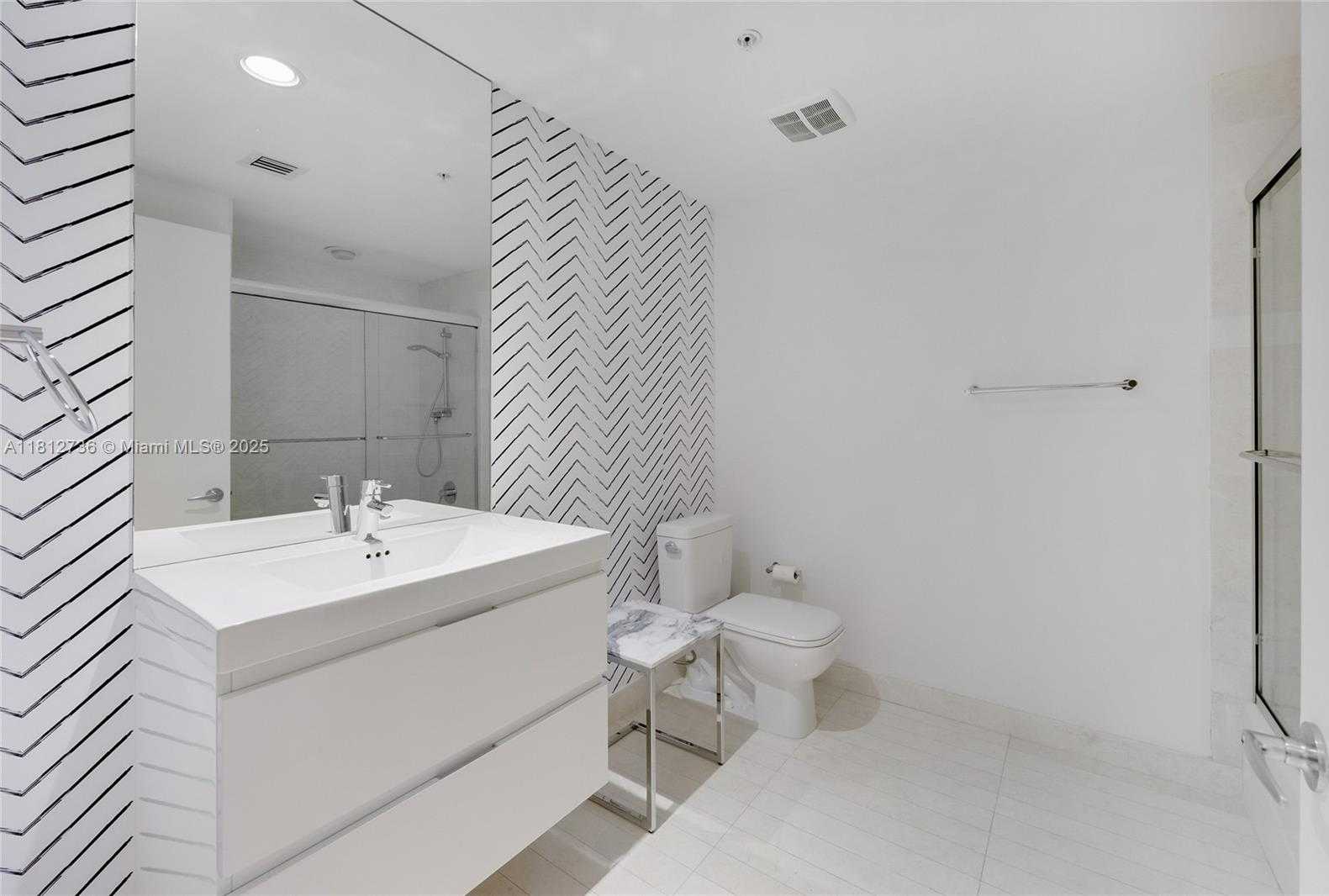 Small Image of 17301 BISCAYNE BLVD #605, North Miami Beach Number 5