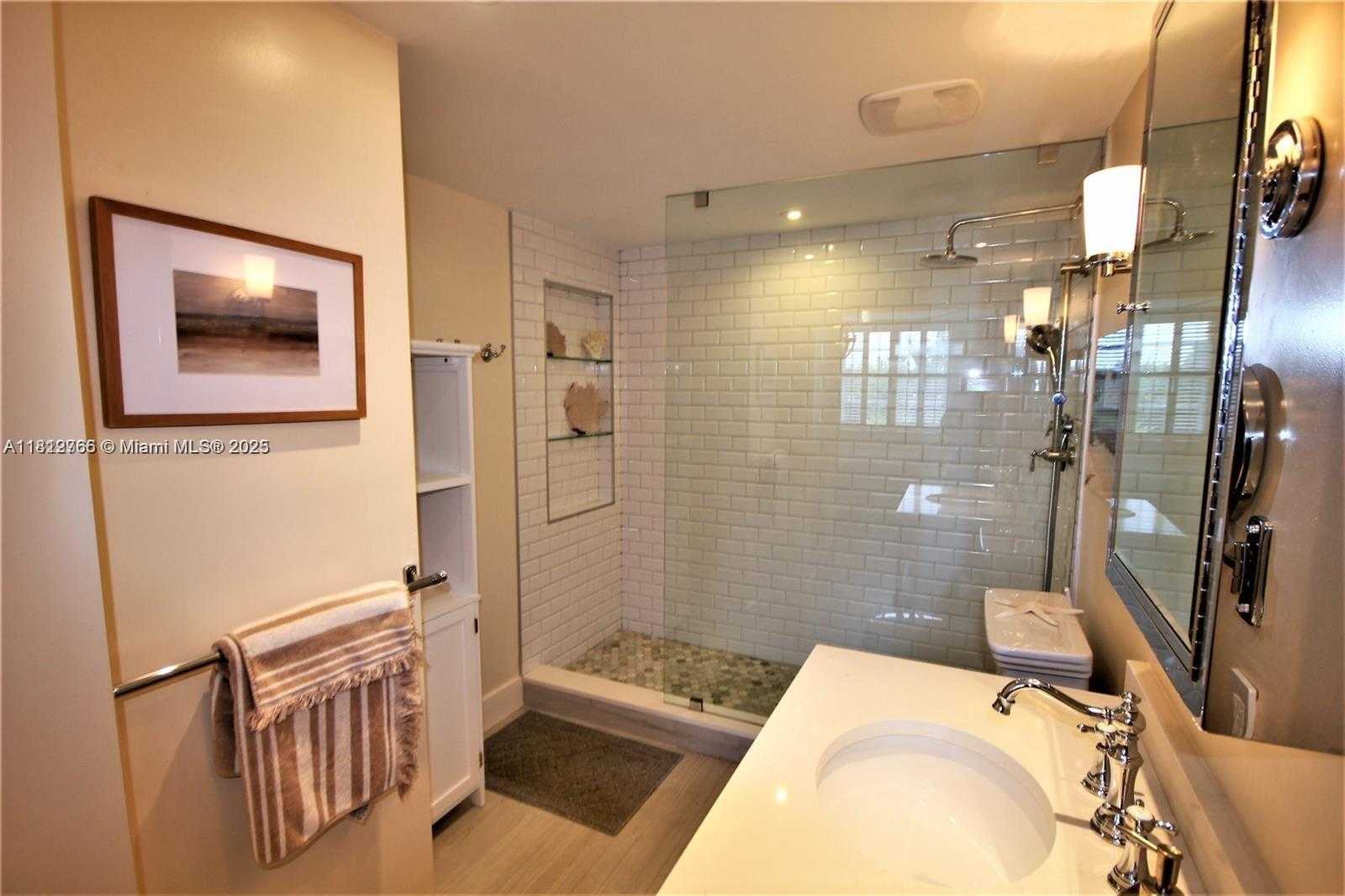 Small Image of 5161 COLLINS AVE #315, Miami Beach Number 13