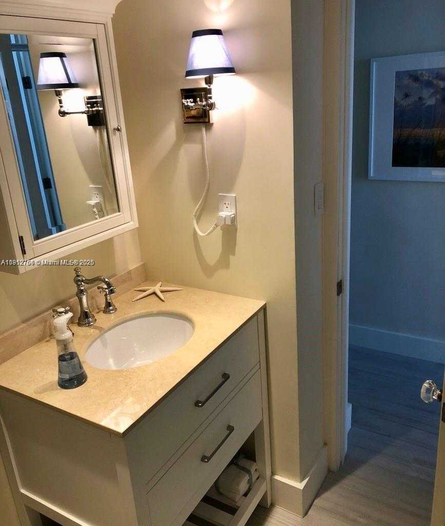 Small Image of 5161 COLLINS AVE #315, Miami Beach Number 21
