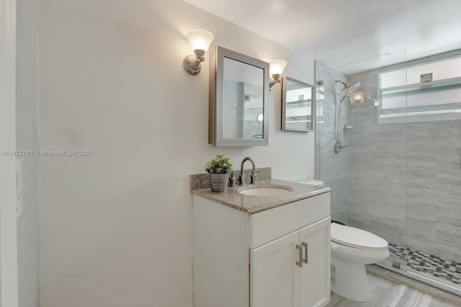 Small Image of 103 ROYAL PARK DR #3D, Oakland Park Number 16