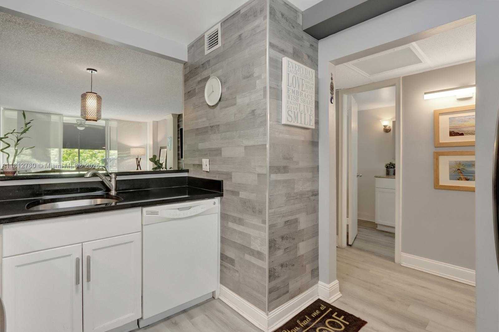 Small Image of 103 ROYAL PARK DR #3D, Oakland Park Number 17