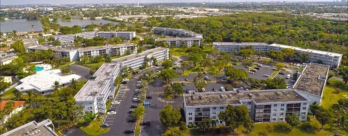 Small Image of 103 ROYAL PARK DR #3D, Oakland Park Number 3