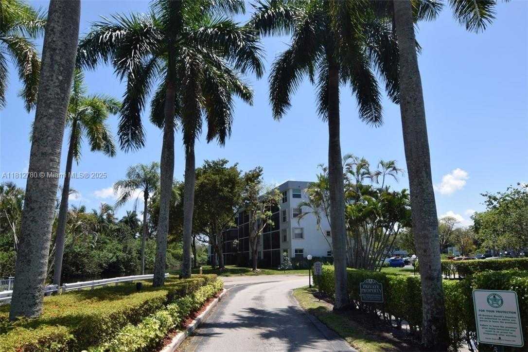 Small Image of 103 ROYAL PARK DR #3D, Oakland Park Number 4