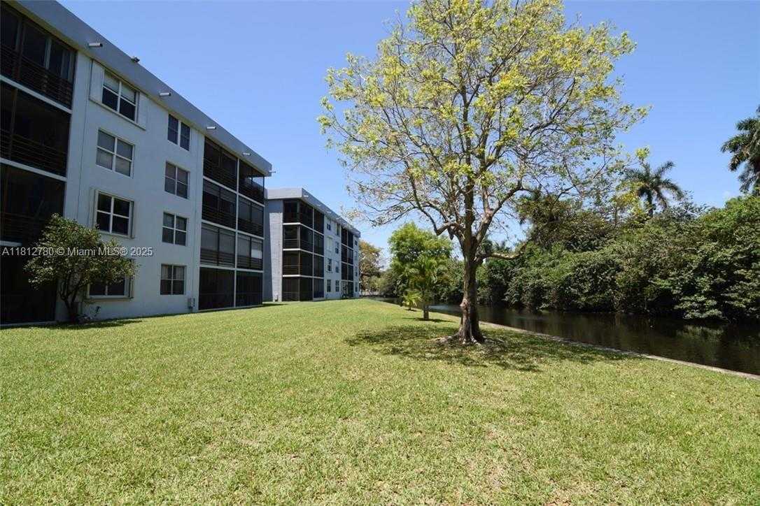 Small Image of 103 ROYAL PARK DR #3D, Oakland Park Number 5