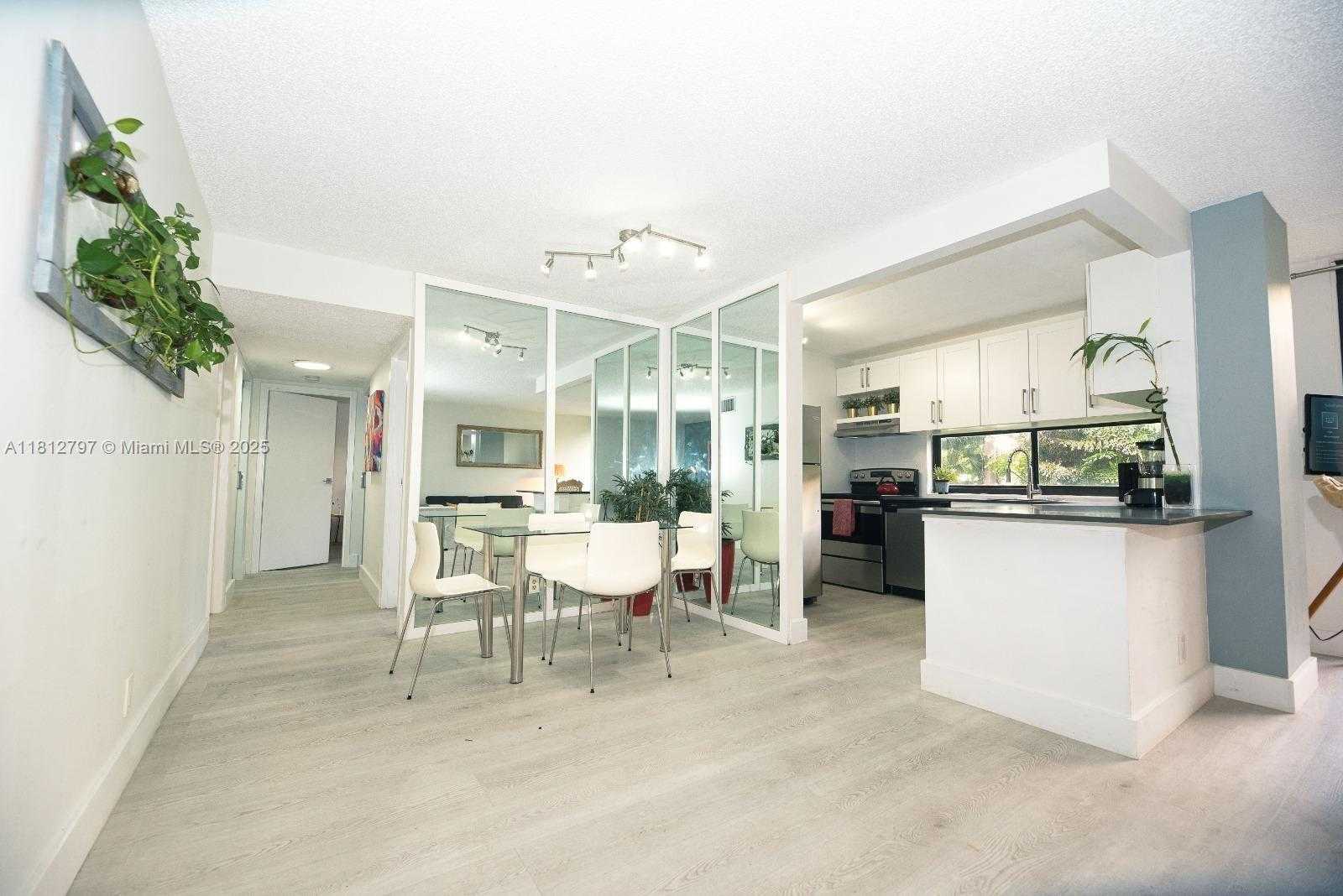 Small Image of 17021 NORTH BAY RD #207, Sunny Isles Beach Number 5