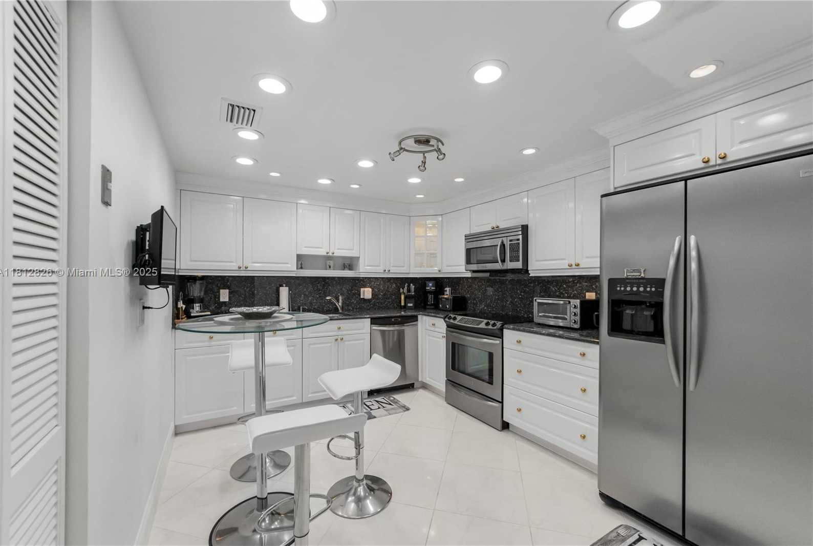 Small Image of 16300 GOLF CLUB RD #411, Weston Number 2