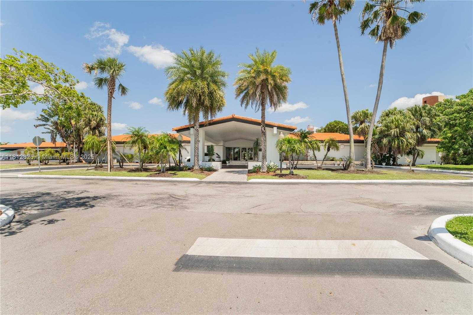 Small Image of 16300 GOLF CLUB RD #411, Weston Number 24