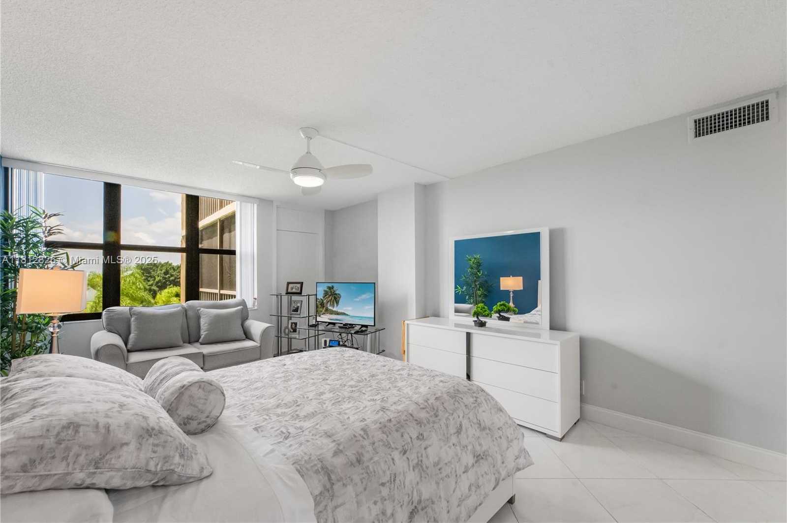 Small Image of 16300 GOLF CLUB RD #411, Weston Number 6